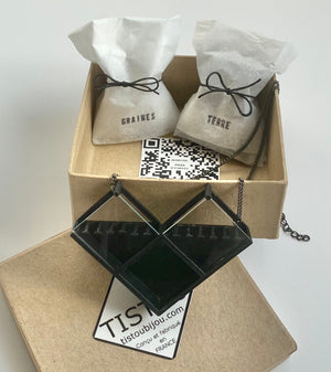 WARHOL gardening breastplate delivered with organic soil and seeds